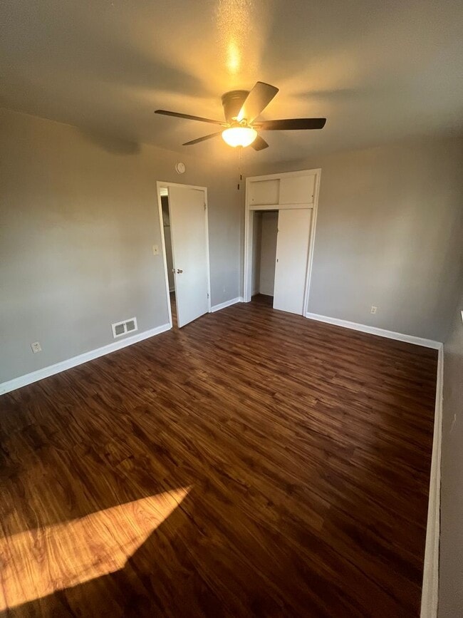 Building Photo - 10915 Main St