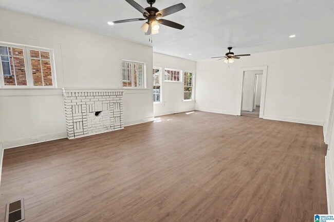 Building Photo - 3409 17th Ave N
