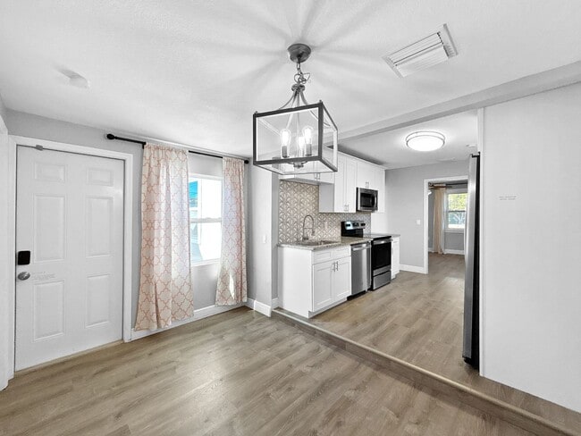 Building Photo - 5408 5th Ave N