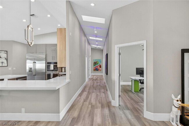 Building Photo - 363 E Robindale Rd