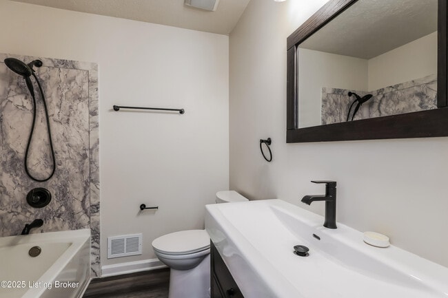 Building Photo - 193 Tecumseh Dr