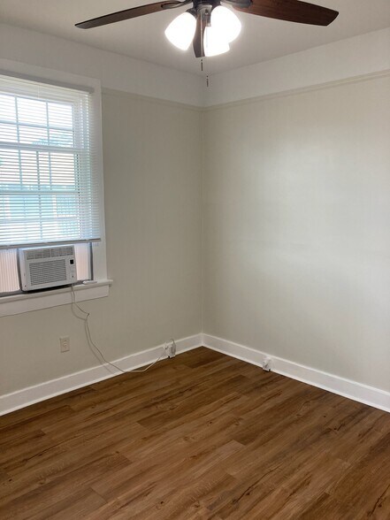 Building Photo - 8810 Oleander St
