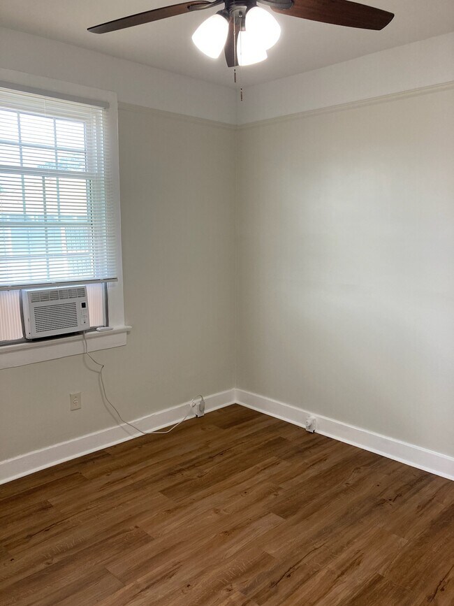 Building Photo - 8810 Oleander St