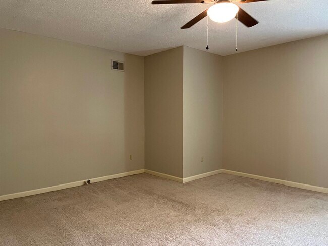 Building Photo - 1800 Allenby Rd