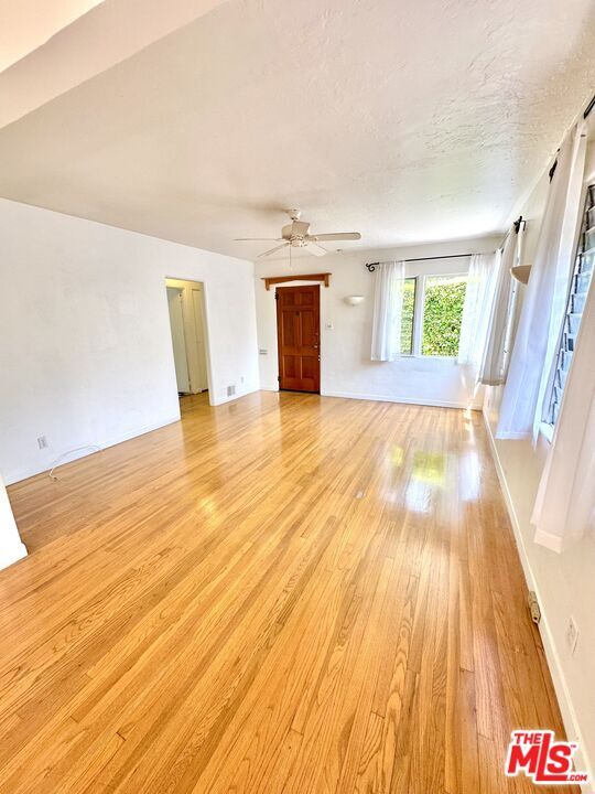Building Photo - 9012 Phyllis Ave