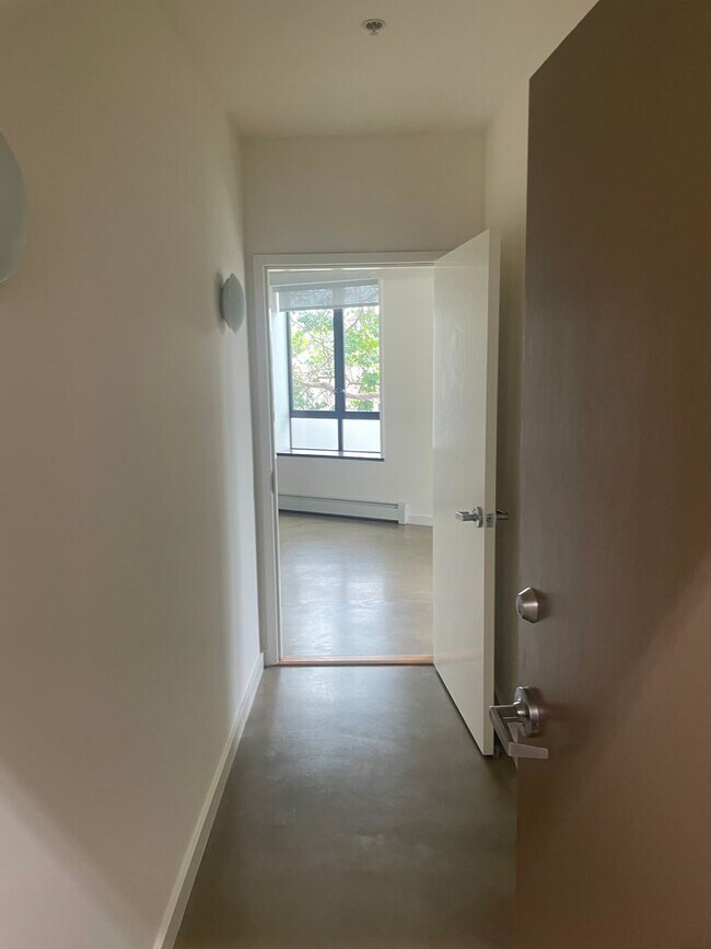 Building Photo - Large one bedroom apartment near Ashby BART