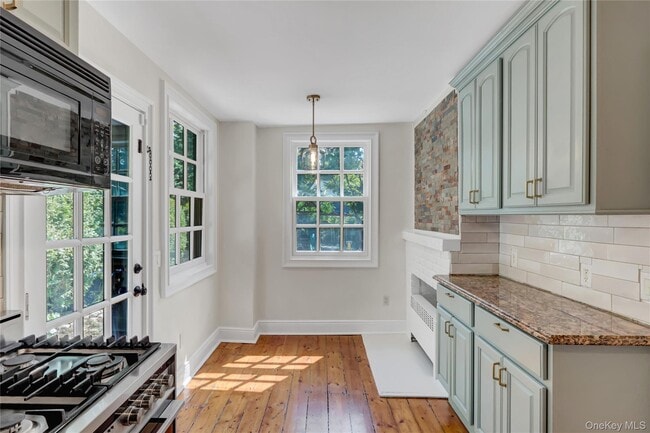 Building Photo - 324 Woodbine Ave