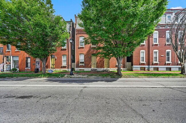 Building Photo - 1704 S Tucker Blvd