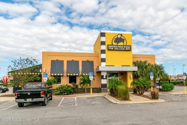 Building Photo - 4351 Silver Lake Dr