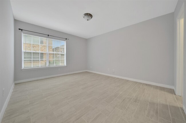 Building Photo - 2822 Briarhurst Dr