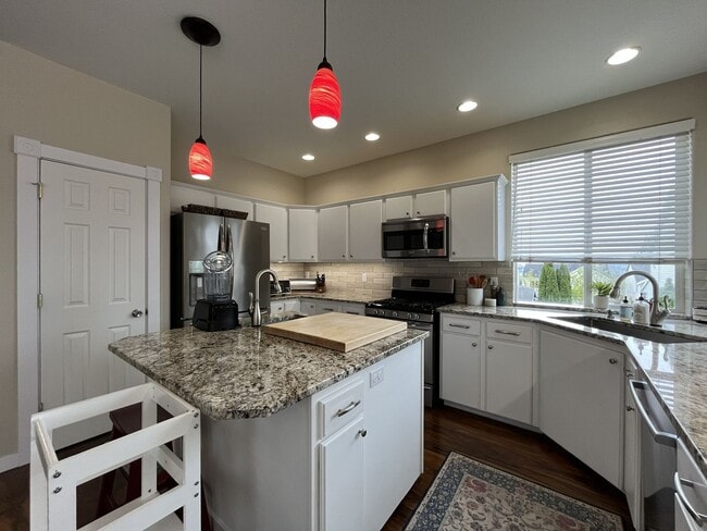 Building Photo - Elegant 5BR + Bonus Room Home with Bay Windows, Entertainment Room & Oversized Primary Retreat