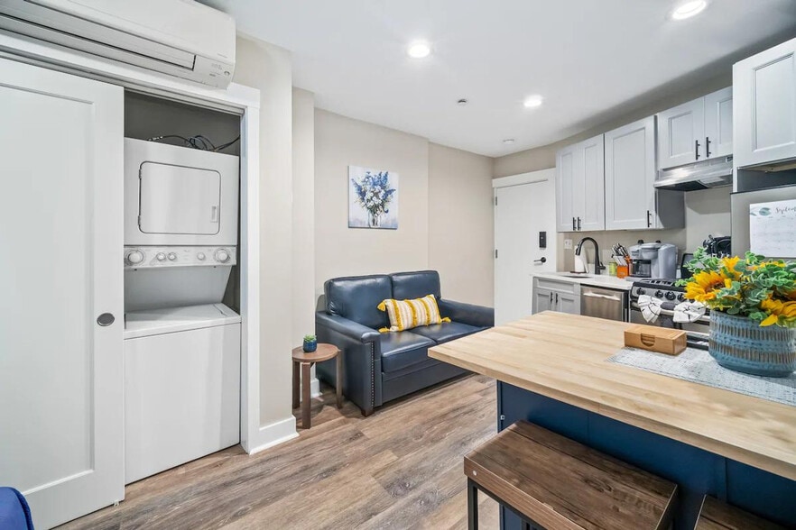 Building Photo - 396 Hanover St