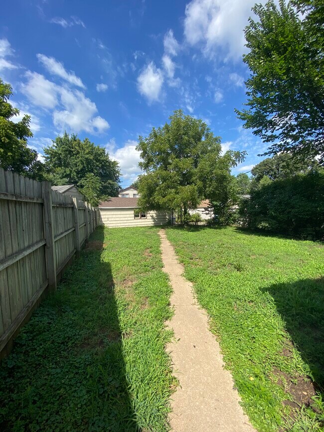 Backyard with view of one car garage - 3915 Aldrich Ave N