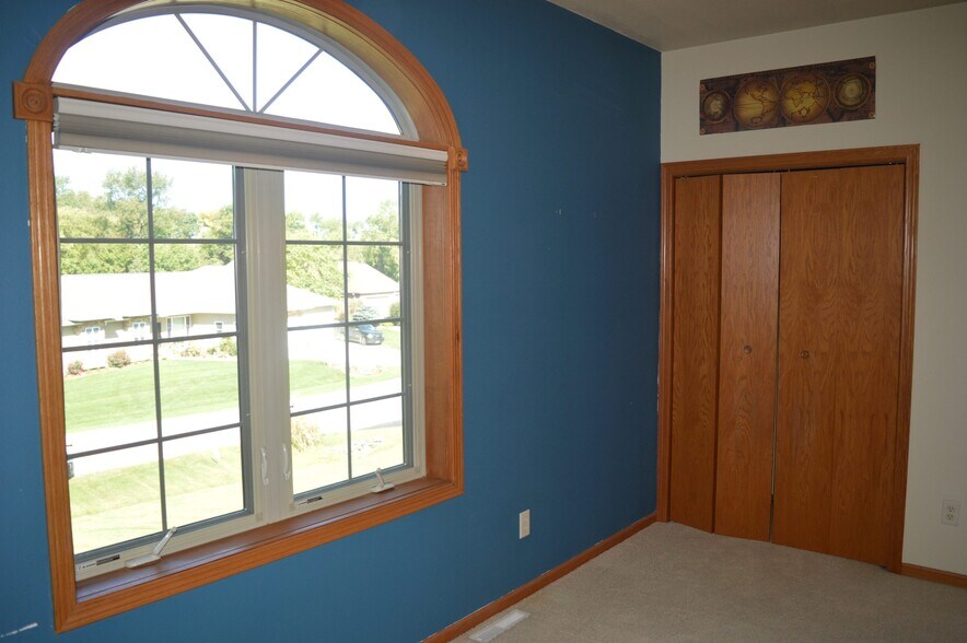 Building Photo - 4734 Bergamot Way