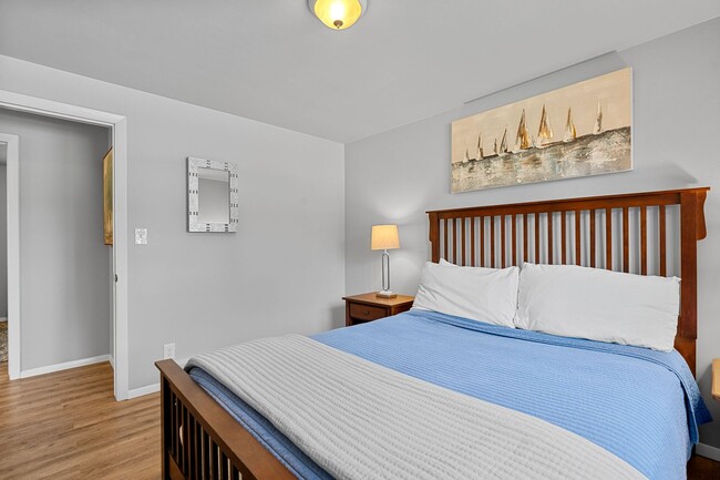 Building Photo - 3 BR 1.5 BA ranch house w/ large garage