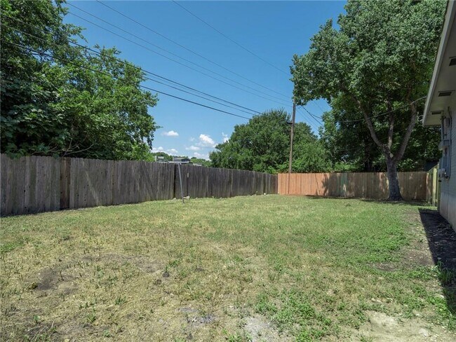 Building Photo - 2524 Glen Springs Way