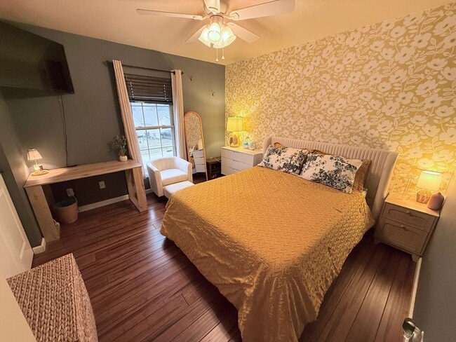 Building Photo - 806 Hawks Cir Dr