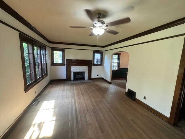 Building Photo - 120 Ridgewood Dr