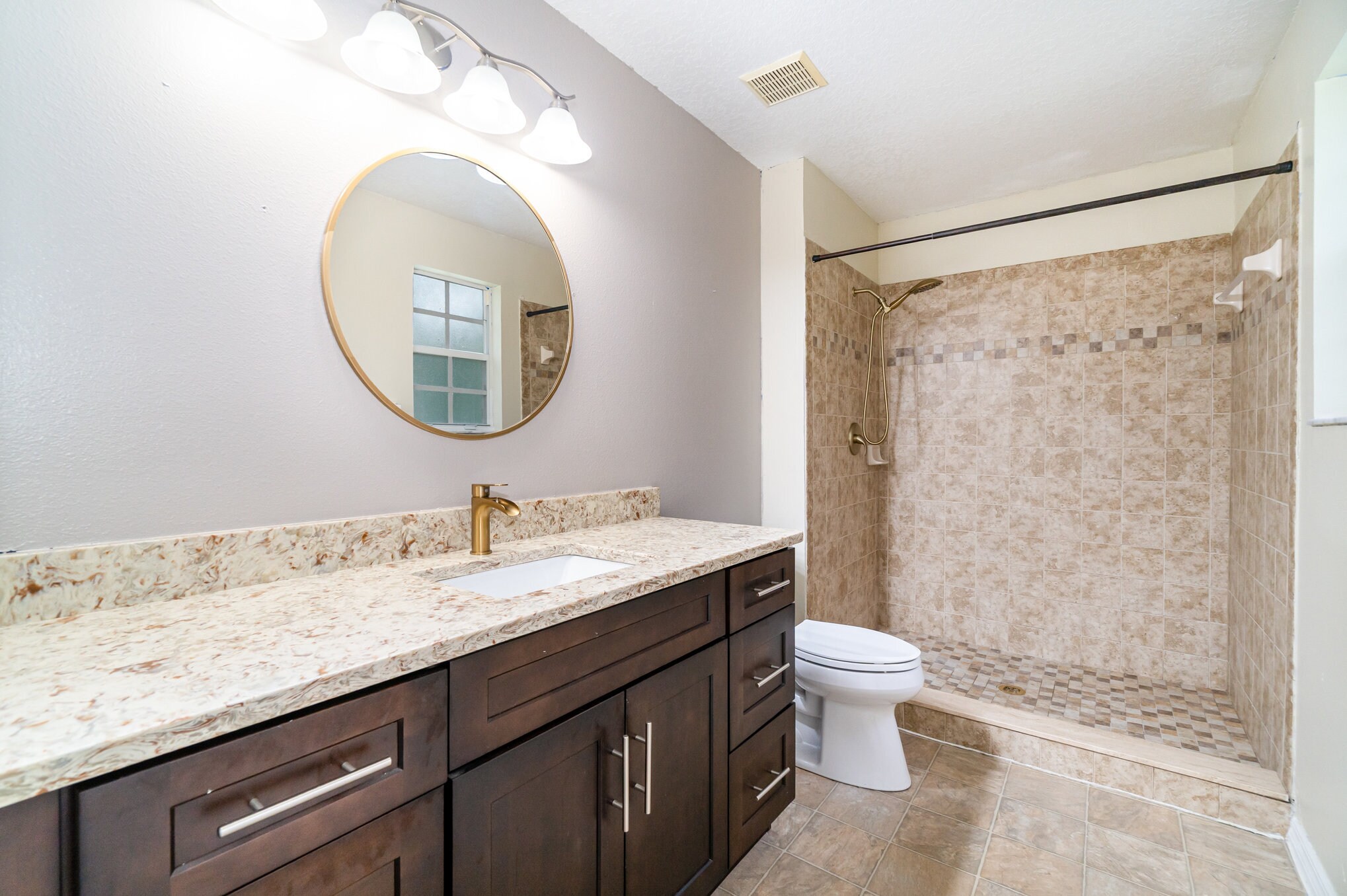 Building Photo - 1030 Loch Vail