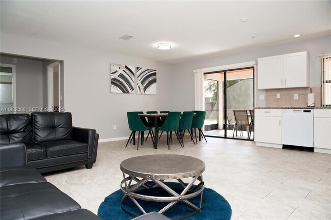 Building Photo - 722 SE Thanksgiving Ave