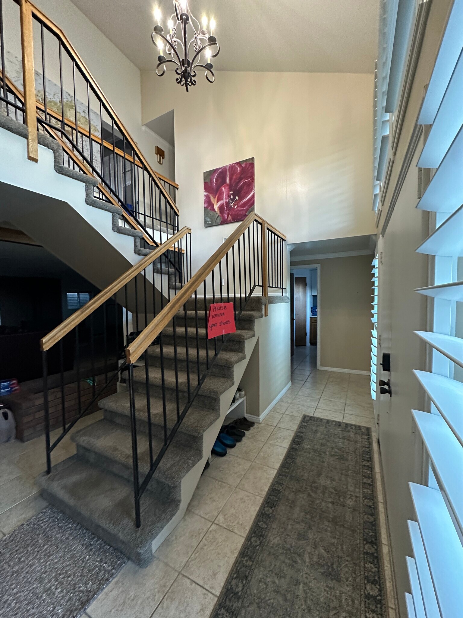 Entry - 921 Ashley Cir