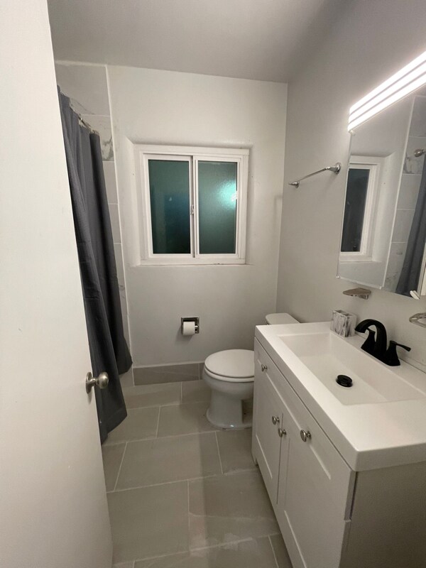 Building Photo - 2804 Truman St NE