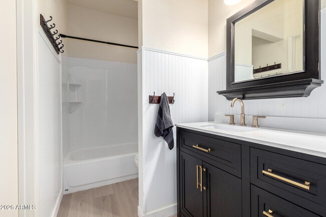 Building Photo - 1126 W Elliot Rd