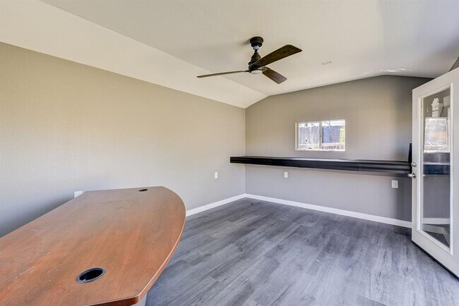 Building Photo - 3730 Sunshine Ln