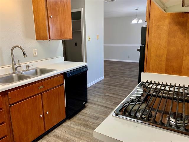 Building Photo - 909 Memorial Dr