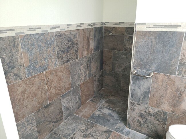 Building Photo - 4406 Desert View Dr