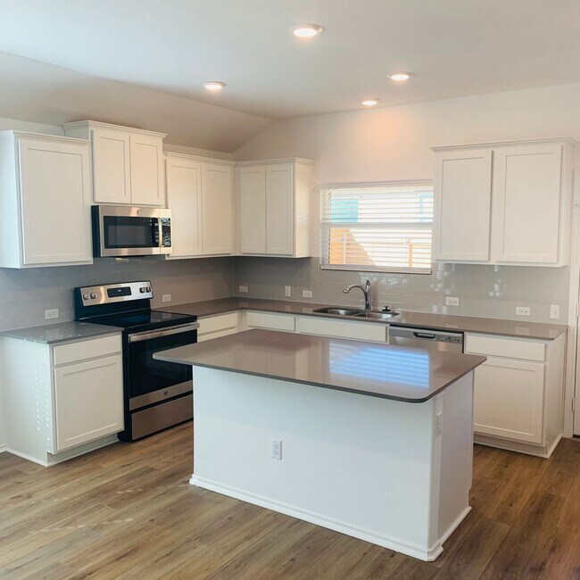 Building Photo - 4 Bed 2 Bath in Jarrell, TX