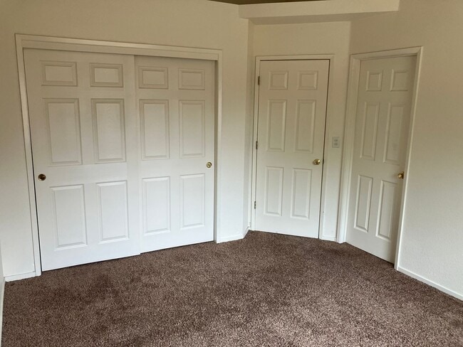 Building Photo - 4 Bedroom 2 Bath House for Rent