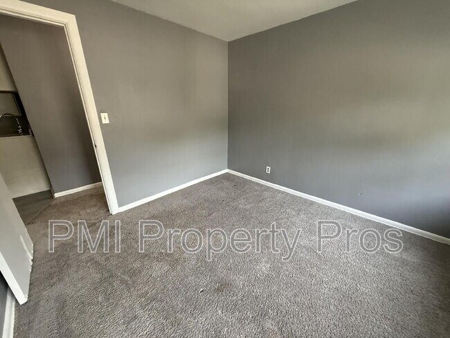 Building Photo - 6618 N 56th St