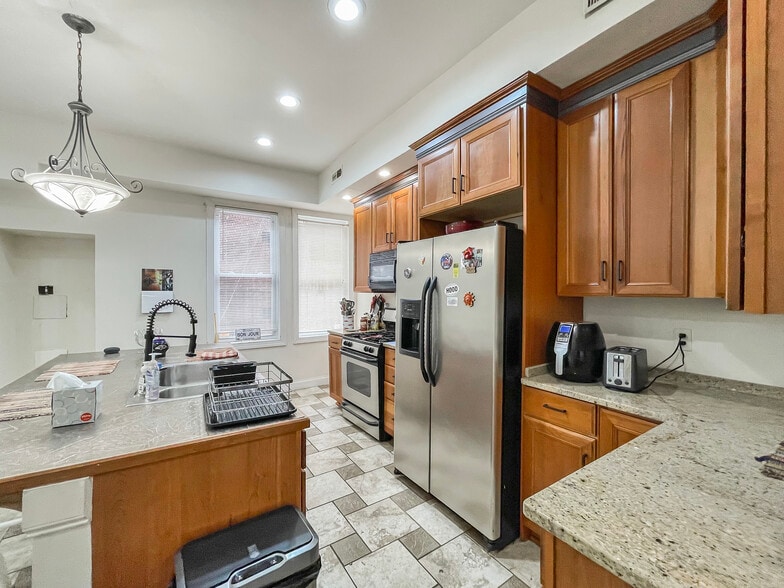 Kitchen - 2242 Linden Ave