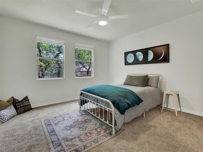 Building Photo - 216 Mary Max Cir