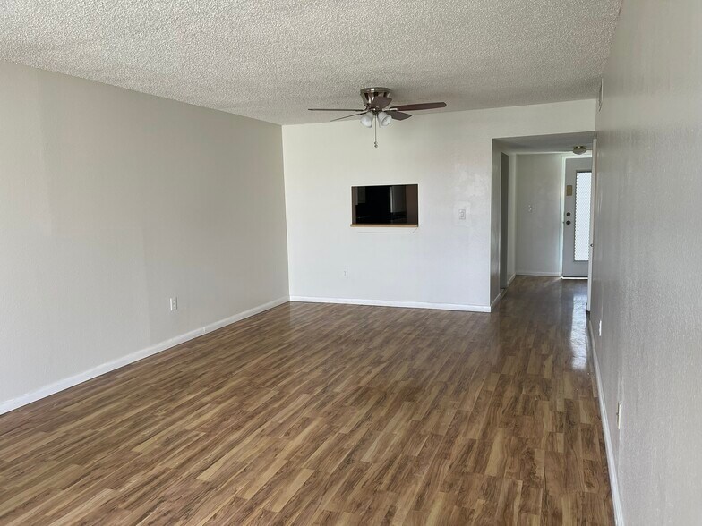 Building Photo - 1820 N Lauderdale Ave