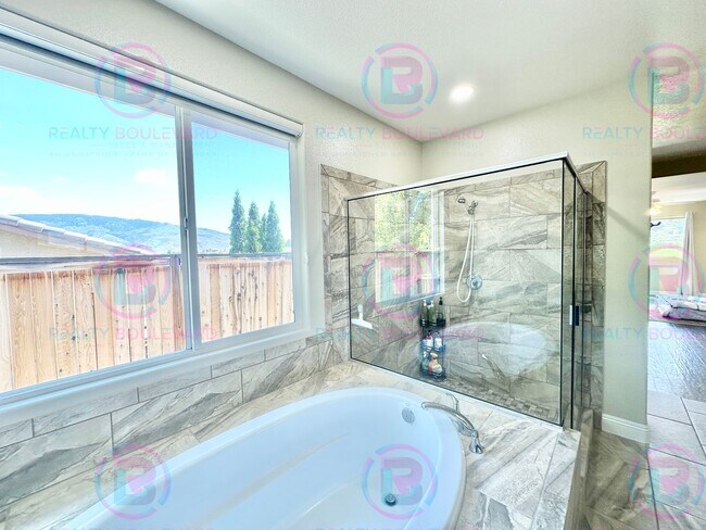 Building Photo - 1767 Fairway Hills Trail