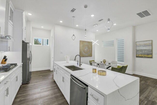 Building Photo - 6713 St Augustine St