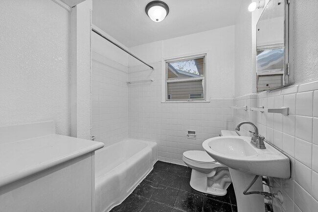 Building Photo - 3025 Mitchell Ave