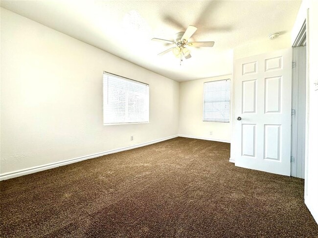 Building Photo - 3024 E 12th St