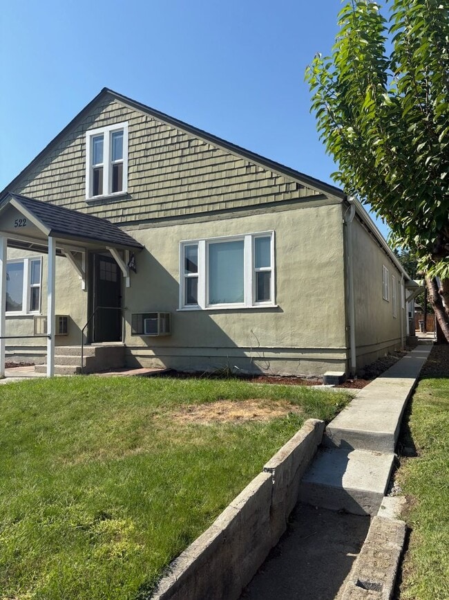Primary Photo - 522 Orondo Ave