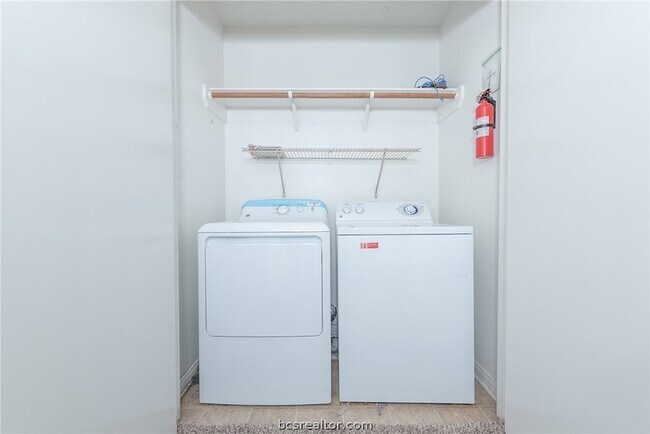 Building Photo - 2909 McLaren Dr