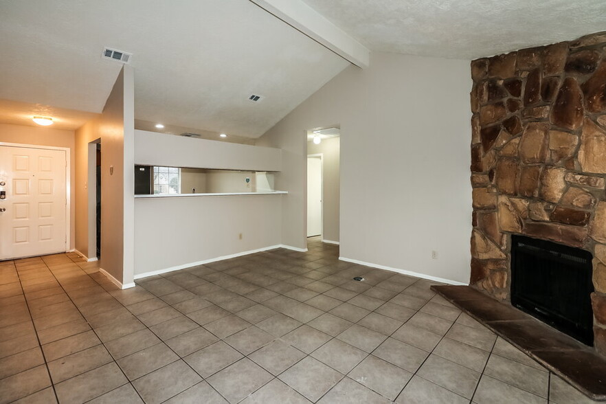 Building Photo - 14871 Shottery Dr