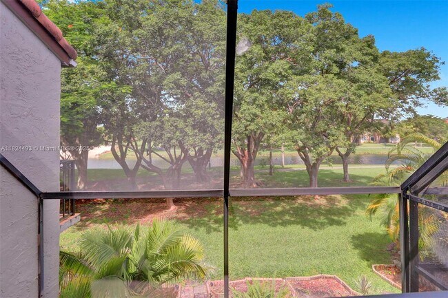 Building Photo - 10540 SW 154th Ct