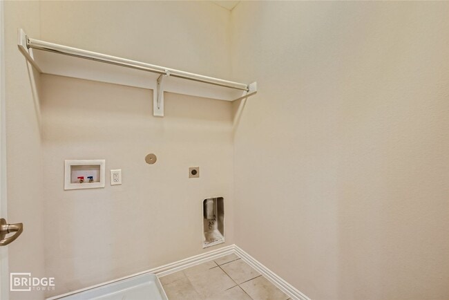 Building Photo - 1312 Lakecrest Ln