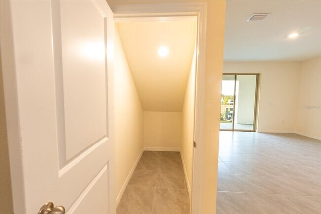 Building Photo - 33027 Tulip Petal Ln