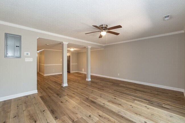 Building Photo - Fully Renovated 2BR Townhome-Style Condo – Available Now!