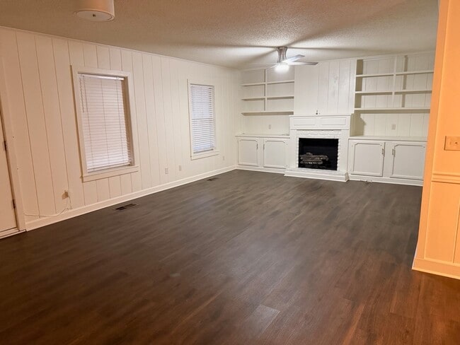 Building Photo - 1213 N 32nd Ave