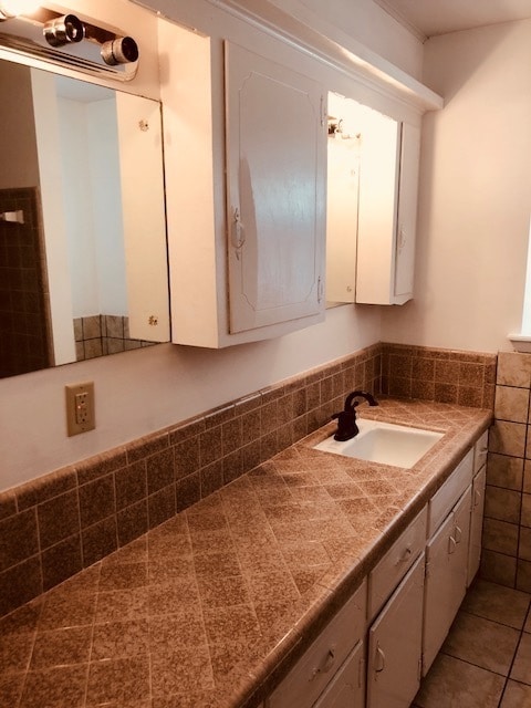 Building Photo - 3 Bedroom 2 Full Bath Home with Fireplace,...