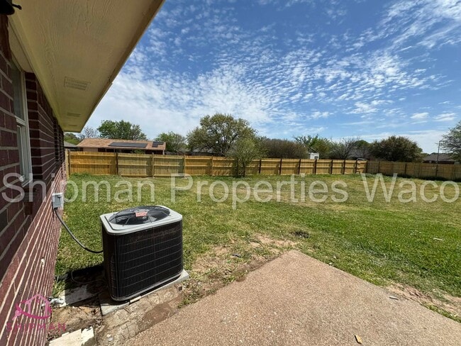 Building Photo - 4709 Lexington St